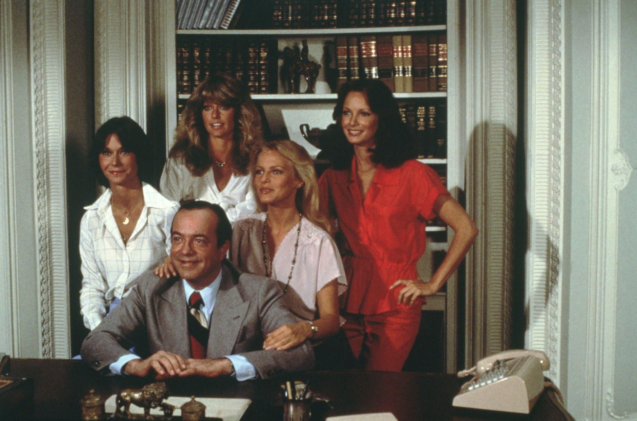 1977 Charlie\u2019s Angels (David Doyle, Kate Jackson, Farrah Fawcett, Cheryl Ladd ve Jaclyn Smith)