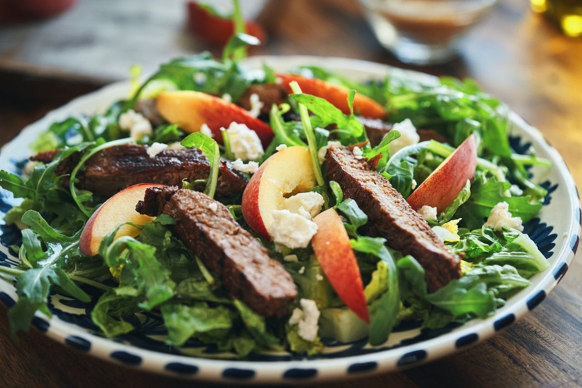 Arugula Salad with Roasted Steak and Peaches