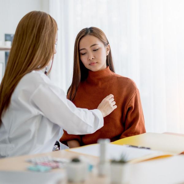 asian woman doctor Breast cancer Symptoms