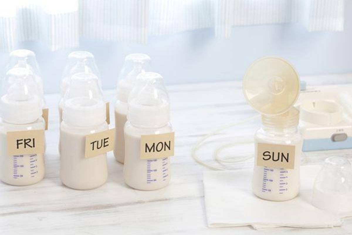 baby bottles next to breast pump
