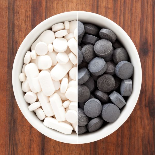 Black and white pills composition