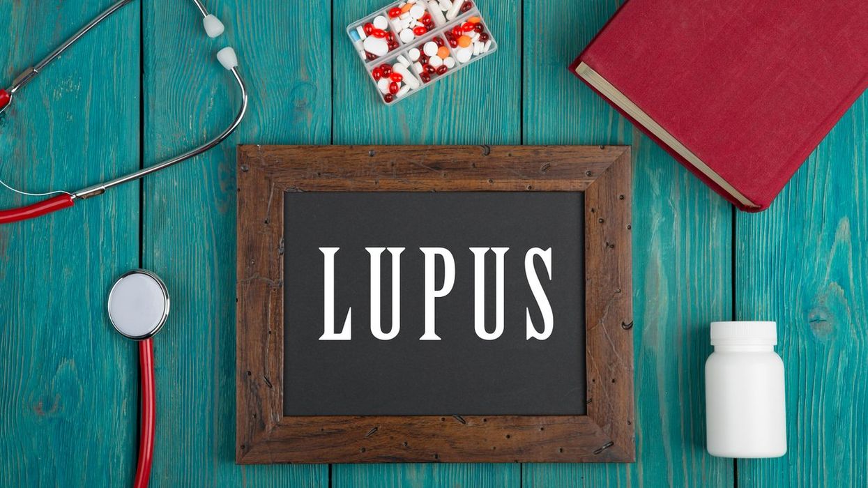 Blackboard with text "Lupus"