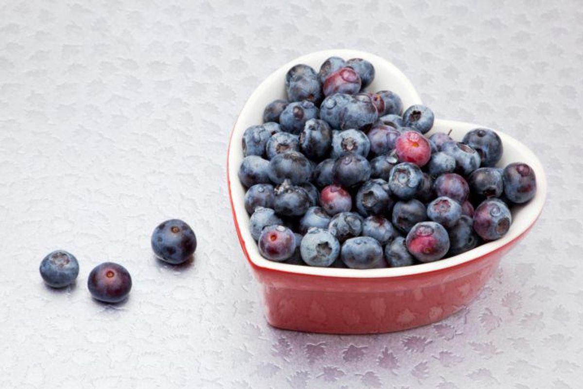 bowl of blueberries