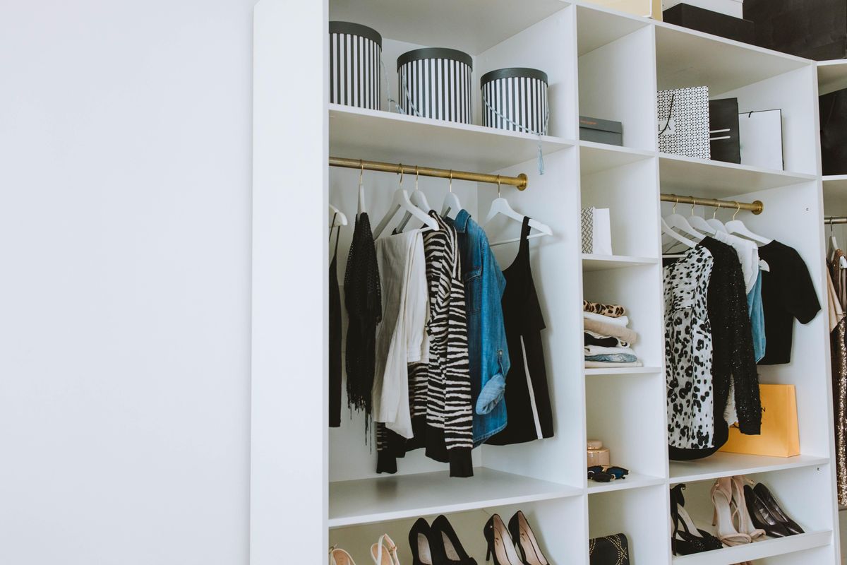 closet with clothes