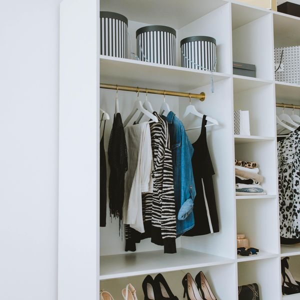 closet with clothes