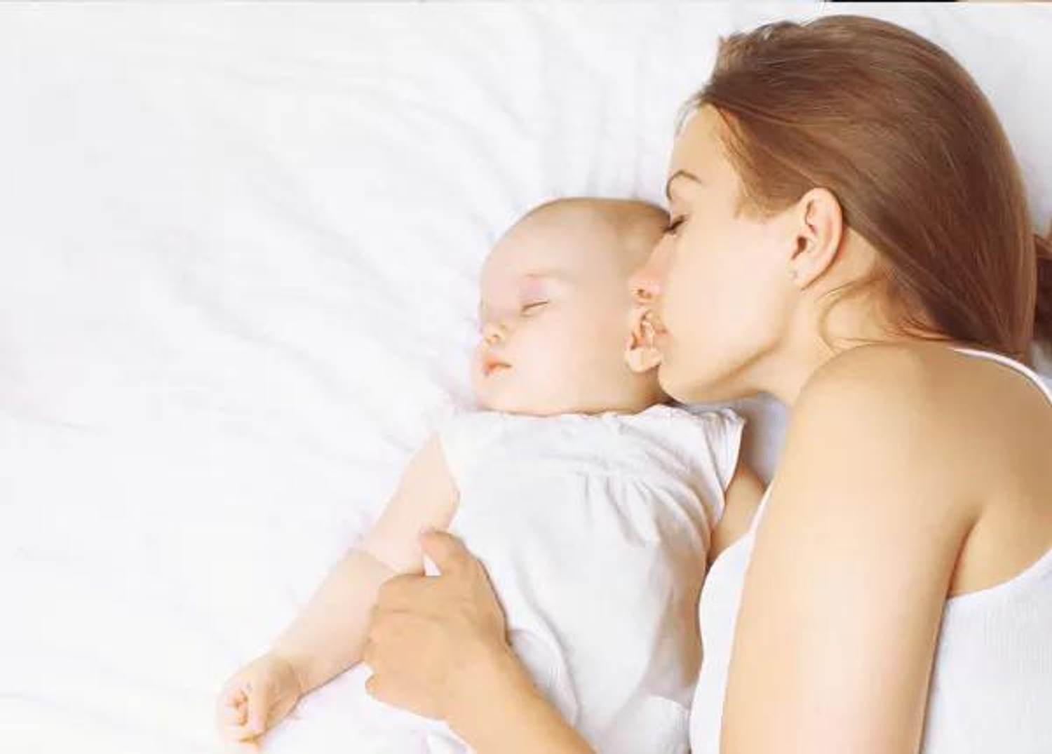 11 Safety Tips for Co-Sleeping With Your Baby