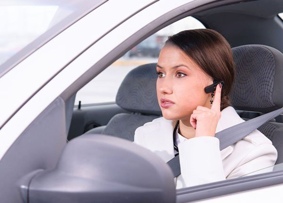 HandsFree Cellphones as Distracting, Dangerous as HandHeld Versions