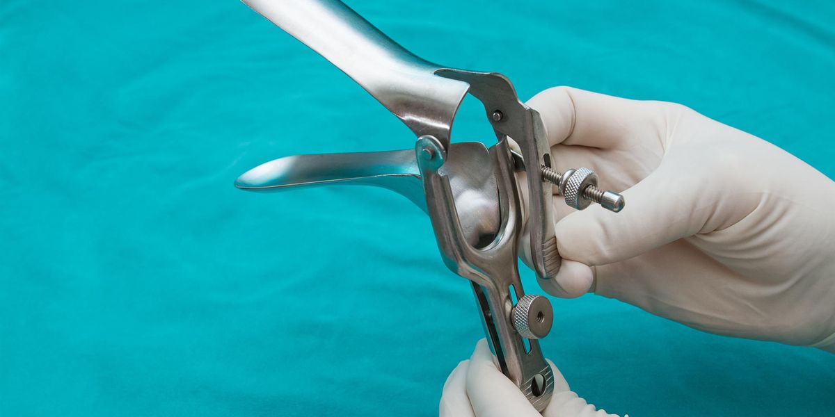 Doctor holds a disposable speculum
