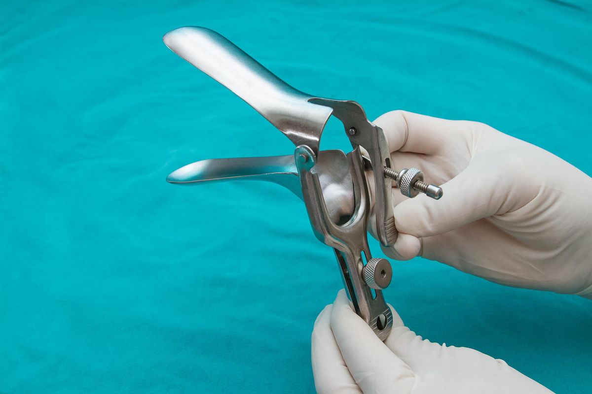 Doctor holds a disposable speculum
