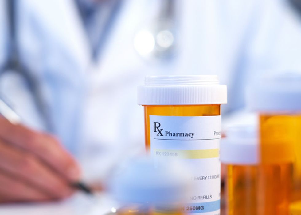 Nearly All U.S. Doctors 'Overprescribe' Addictive Narcotic Painkillers