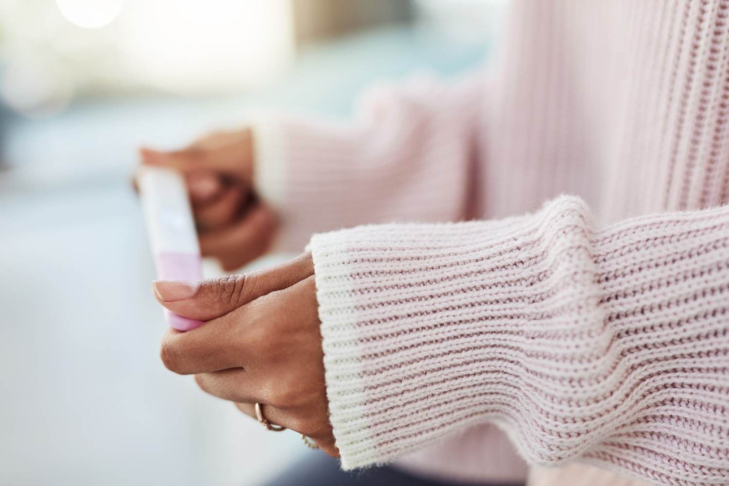 3 Weeks Pregnant: Spotting the First Signs of Pregnancy