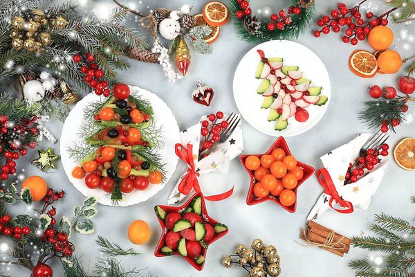 edible vegetarian Christmas trees made of vegetables and fruits
