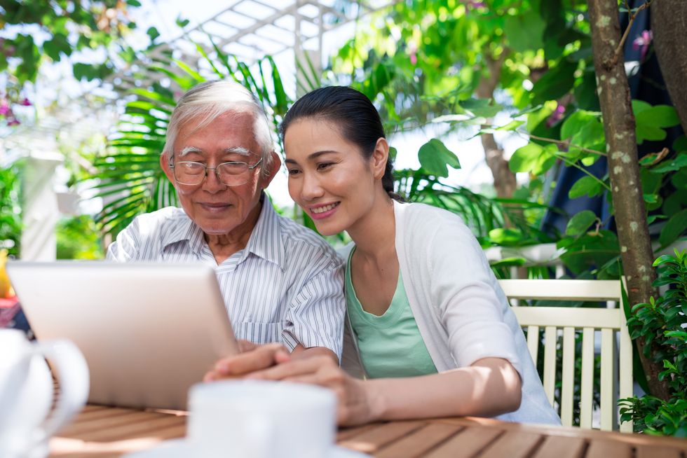 Dad Can Pass on Ovarian Cancer Genes, Too - HealthyWomen