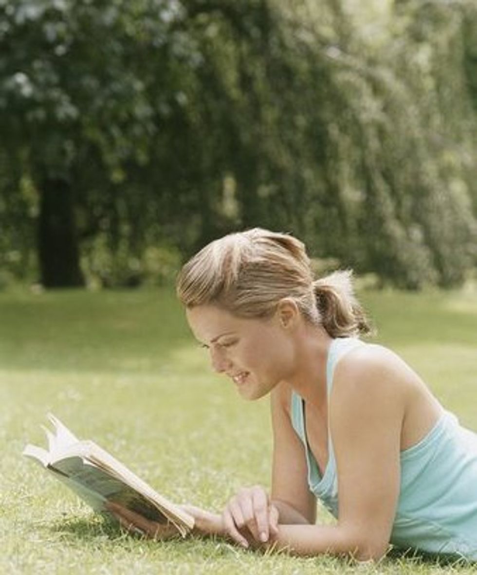 woman-reading-outdoors-766007.jpg