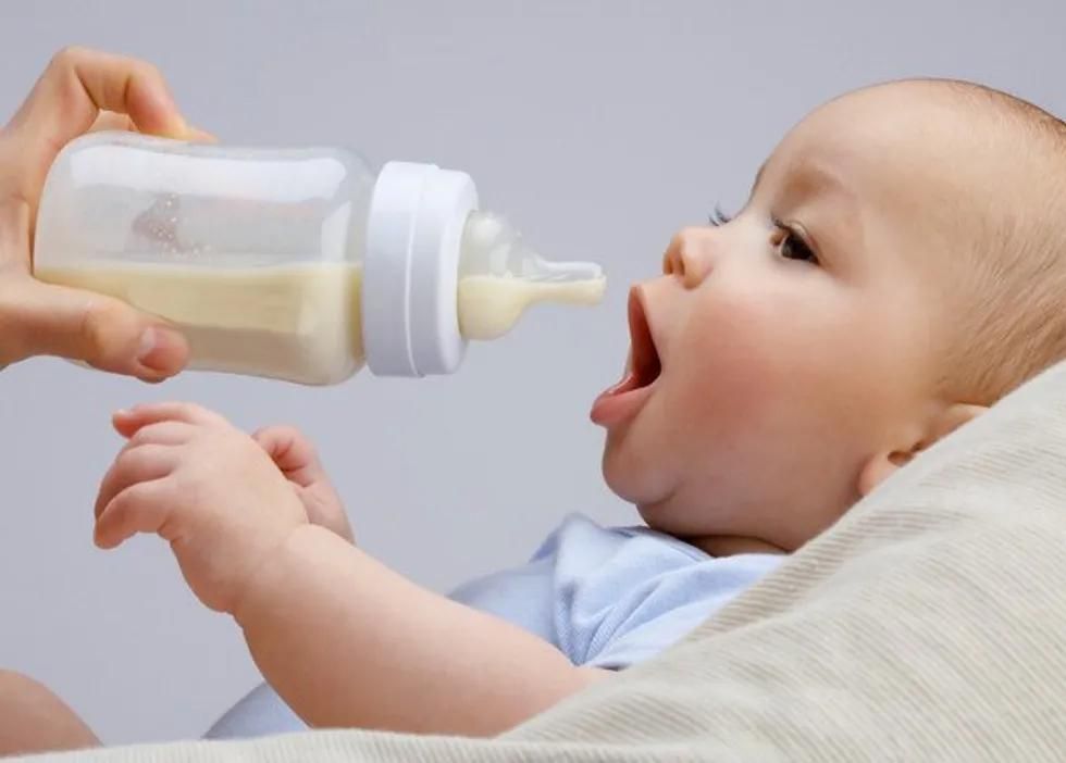 Do Bigger Bottles Lead to Infant Weight Gain? HealthyWomen