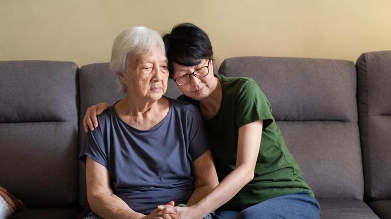 Don’t Journey Alone: How to Find Caregiving Help for a Loved One with Dementia