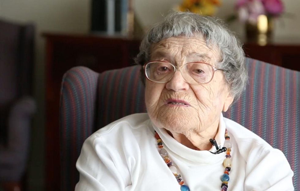 Flossie Lewis, the 91-year-old video sensation