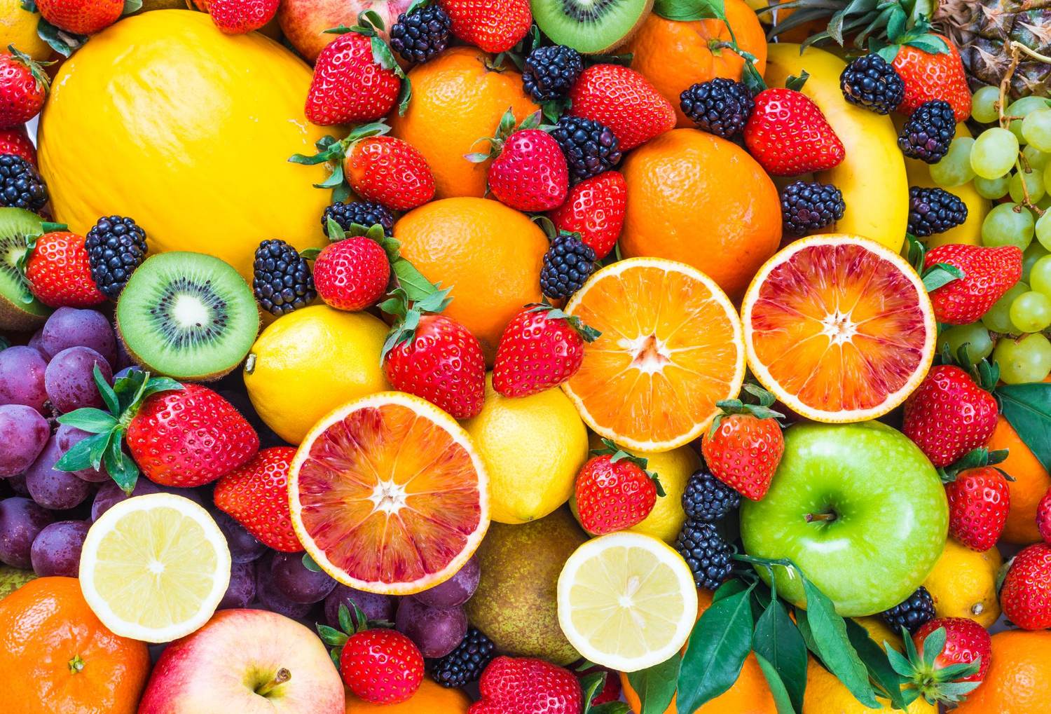 Sugar Detox? Cutting Carbs? A Doctor Explains Why You Should Keep Fruit on the Menu