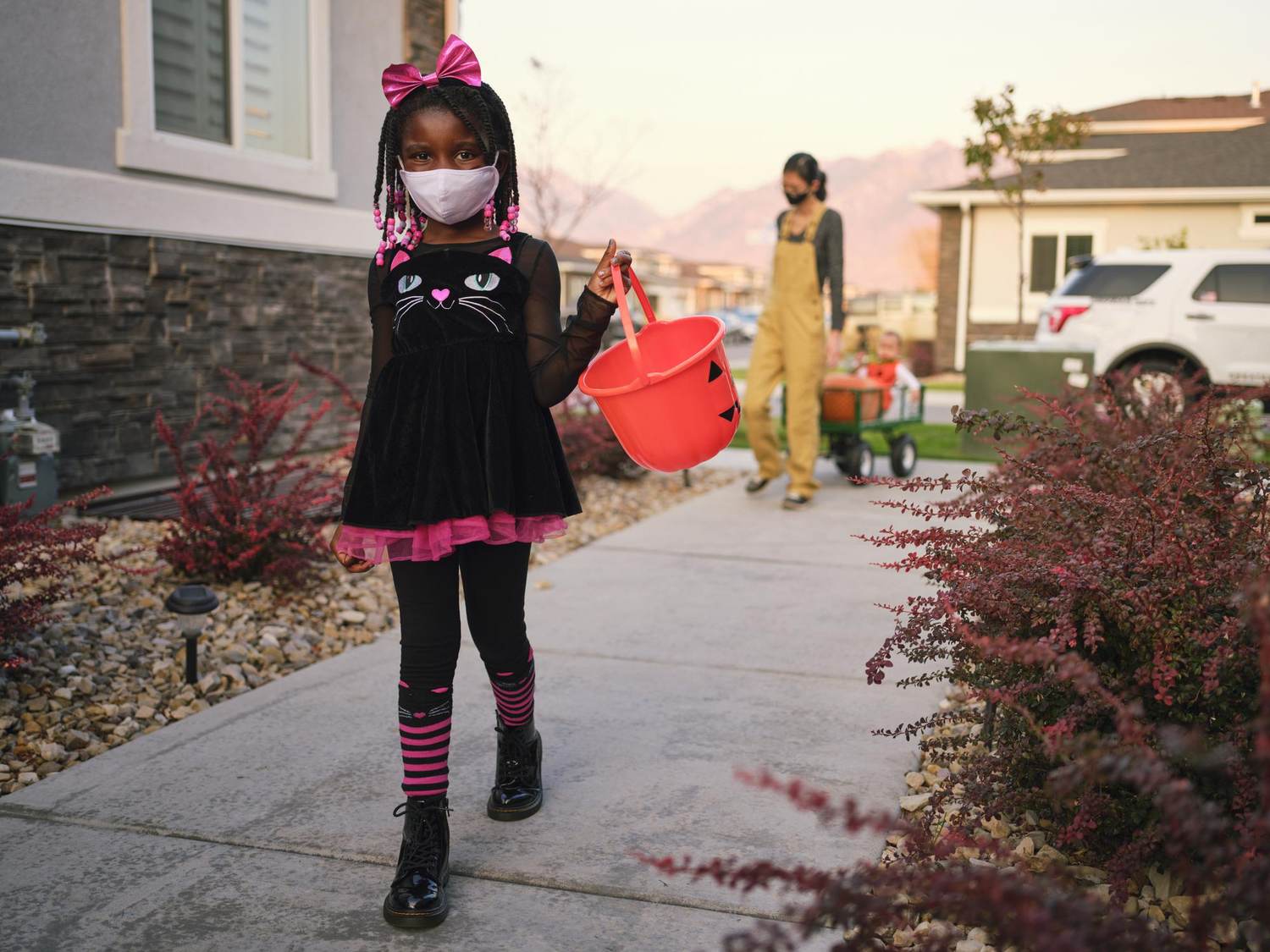 Simple Safety Tips for Trick-or-Treating After Fauci Greenlighted Halloween 2021