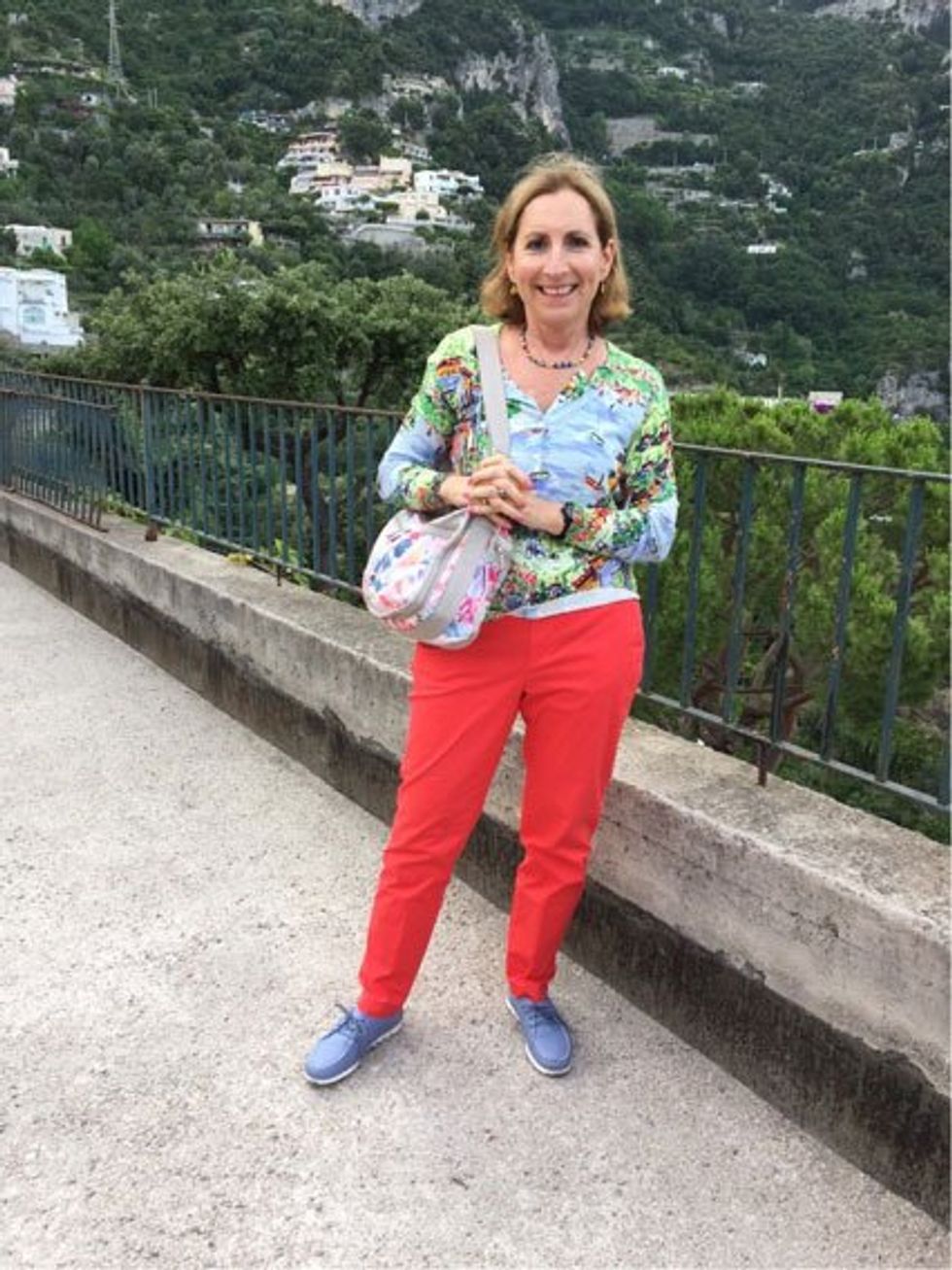 I let my sister N wear my Breezy shoes which matched with her outfit for an evening in Positano.