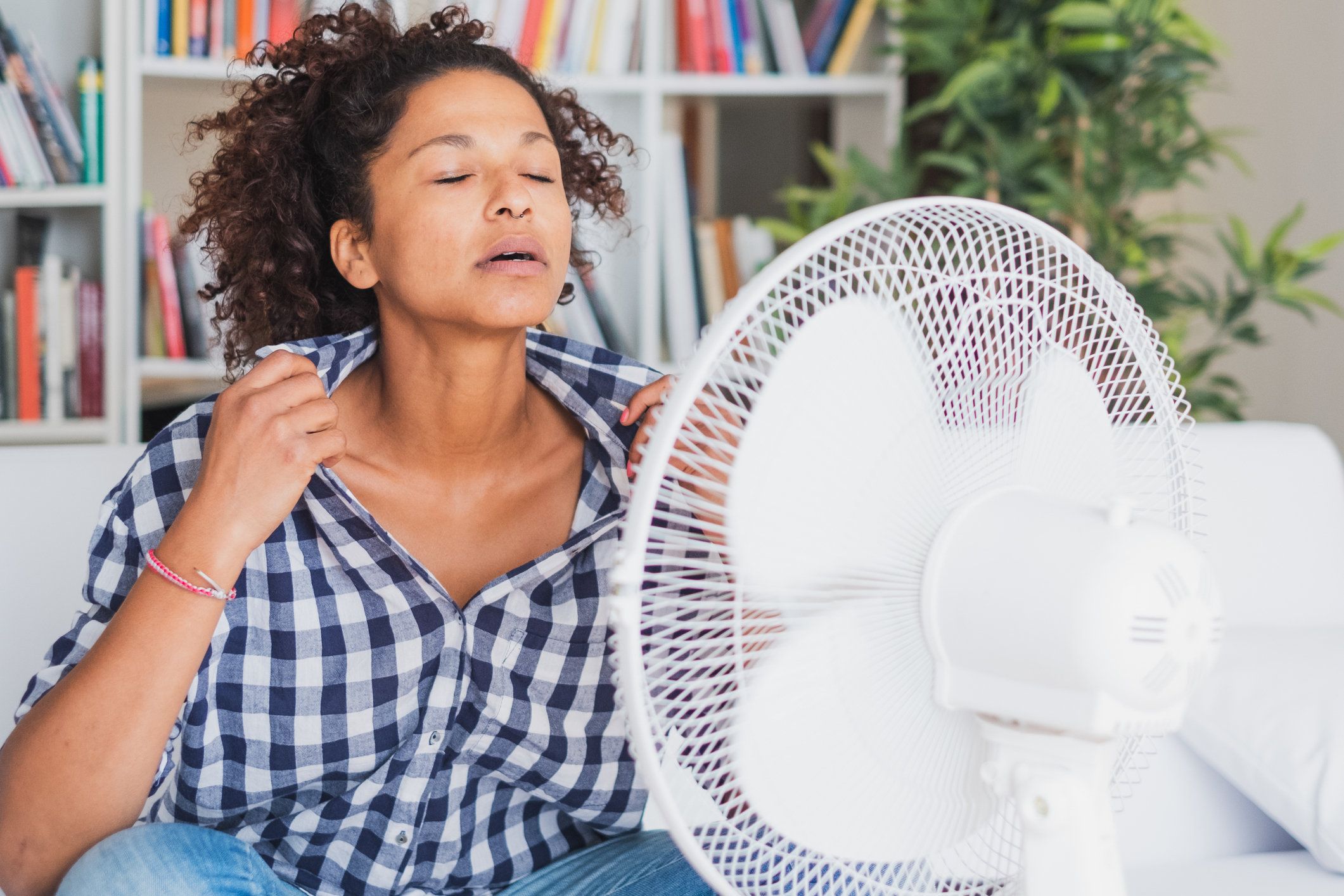 8 Ways to Deal With Hot Flashes in the Heat (Or Is-It-Hot-In-Here-or-Is-It-Just-Summer?)