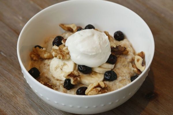 Egg-White Whipped Vanilla Oatmeal