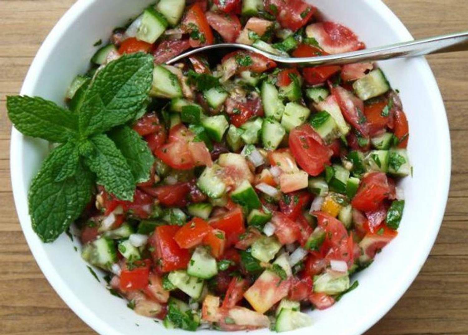 Middle Eastern-Style Cucumber Tomato and Onion Salad