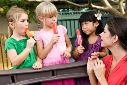 kids eating popsicles