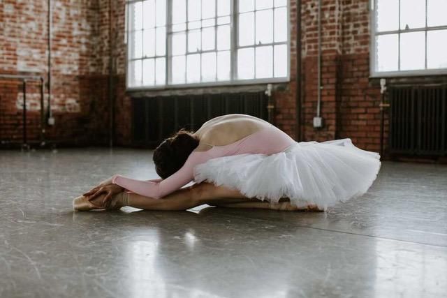 Kathryn Morgan stretching