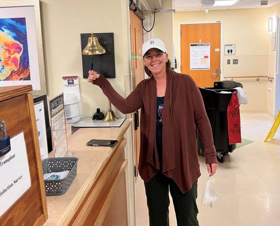 Keirney ringing the cancer treatment bell