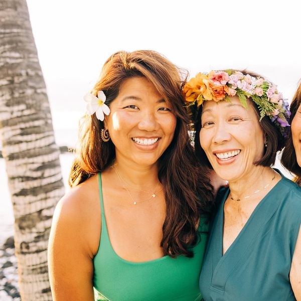Kelly Miyahara, mom and sister