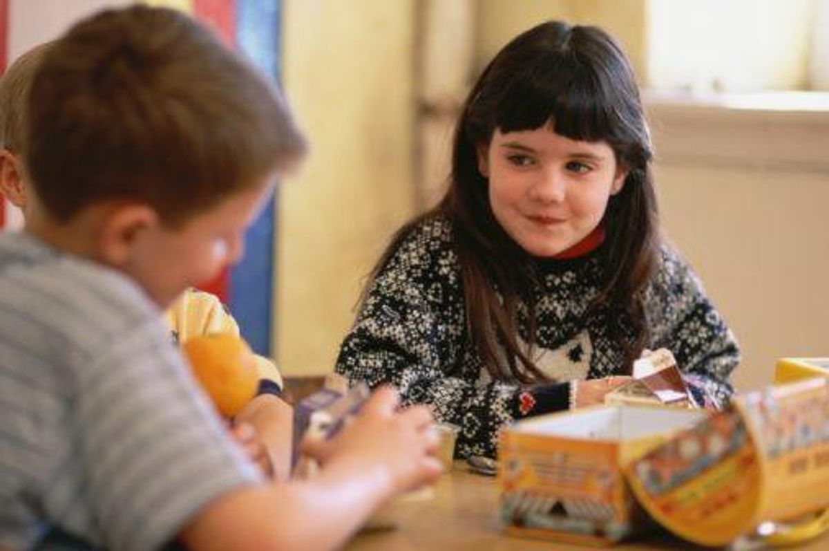 kids eating lunch at school