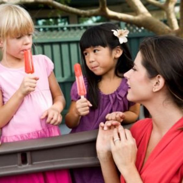 kids eating popsicles