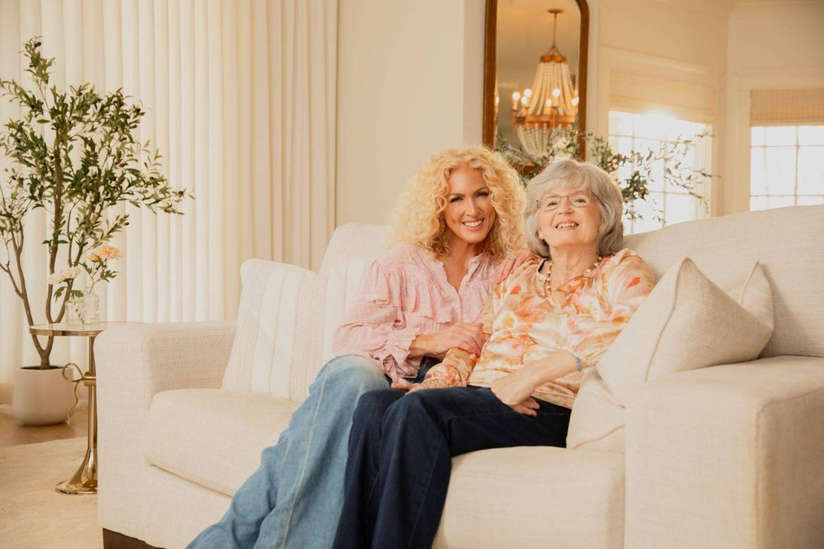 Kimberly Schlapman and her mom