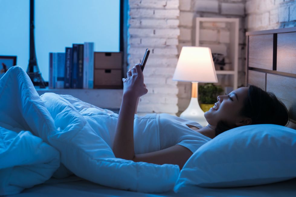 Leave Tablets, Smartphones Out of the Bedroom for Better Sleep