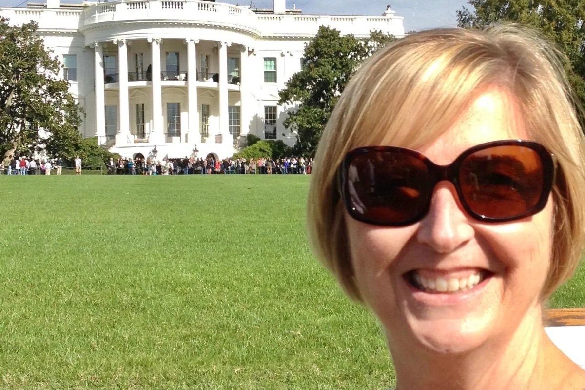 Lorrie in front of the white house