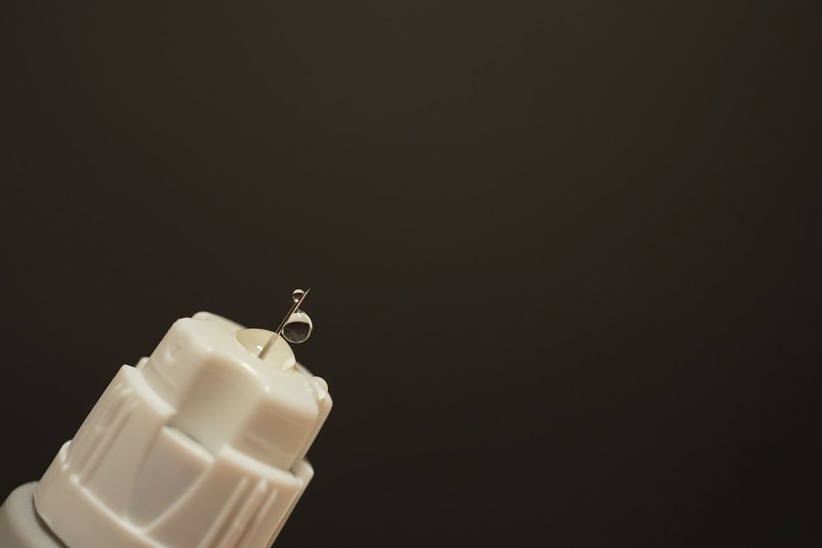 needle macro of the medication drugs for Microdosing GLP-1 Drugs