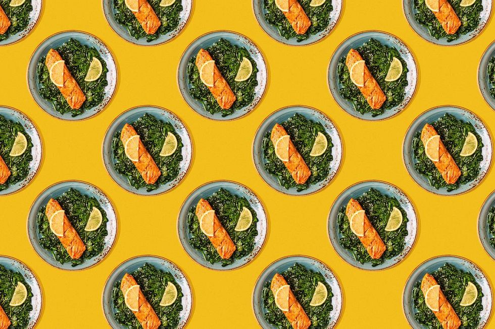 Pattern grilled salmon with spinach