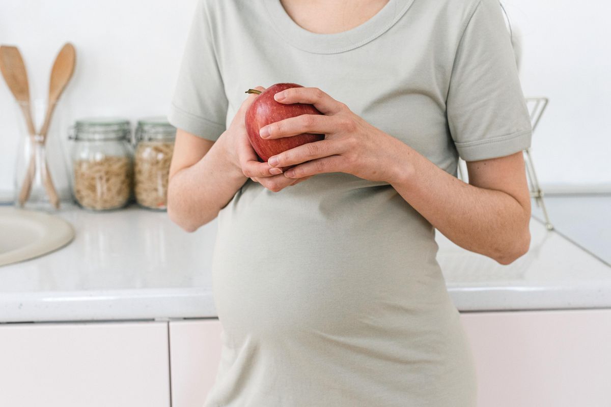 pregnant woman with apple