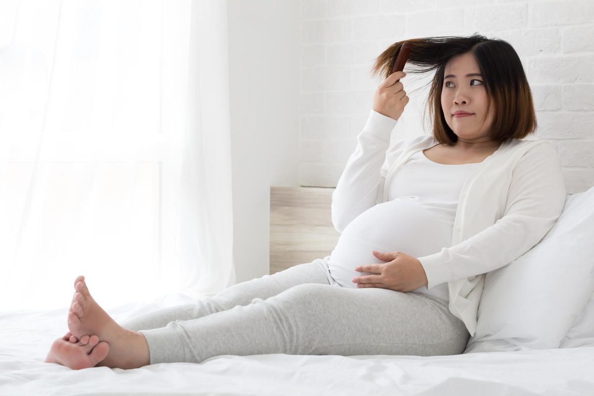 pregnant woman with hair loss