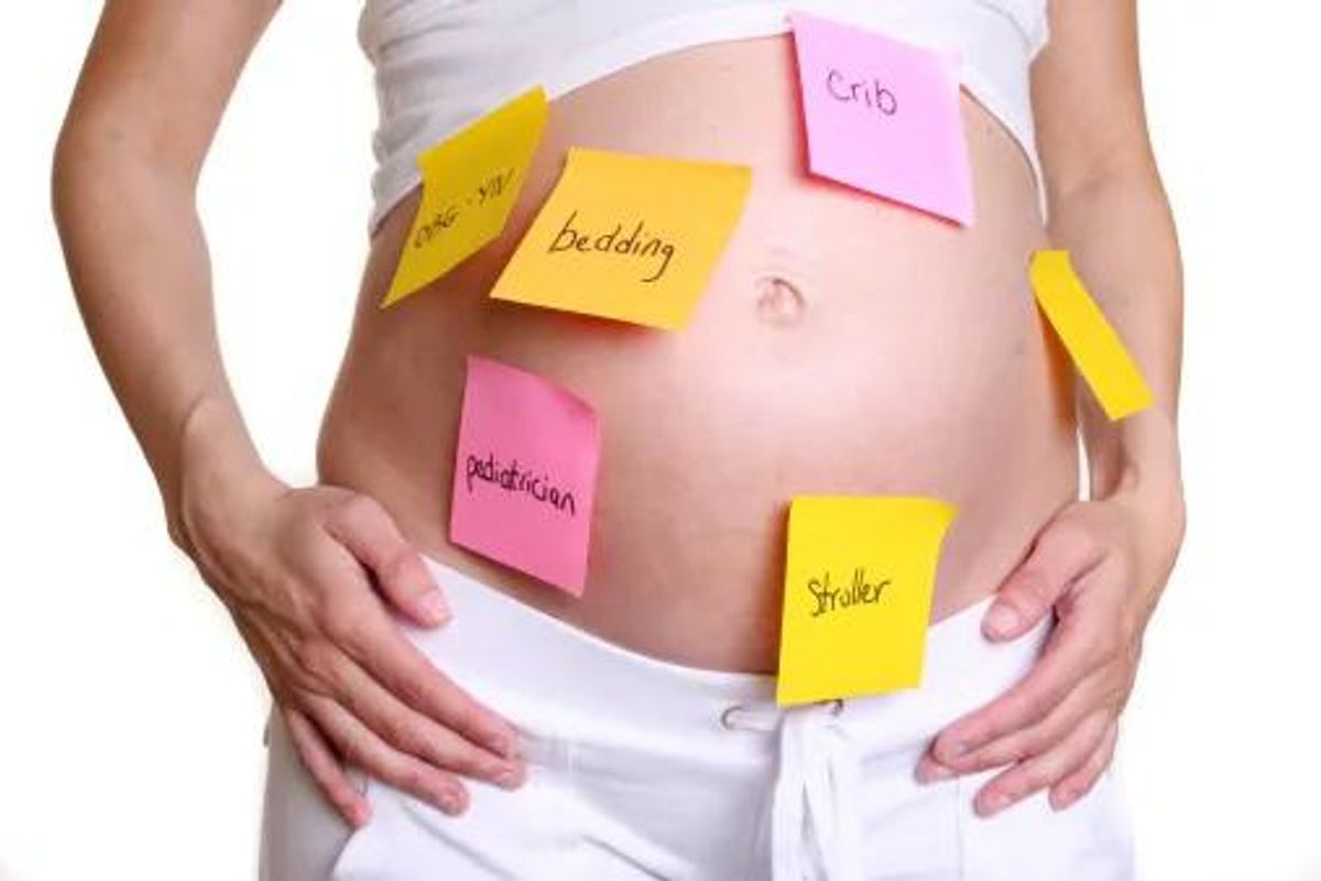 pregnant woman with post-its on her belly