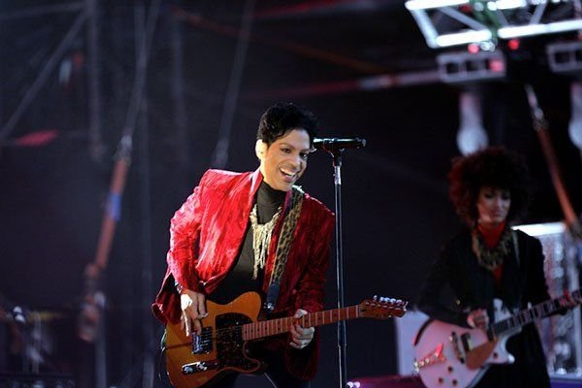 prince playing a concert