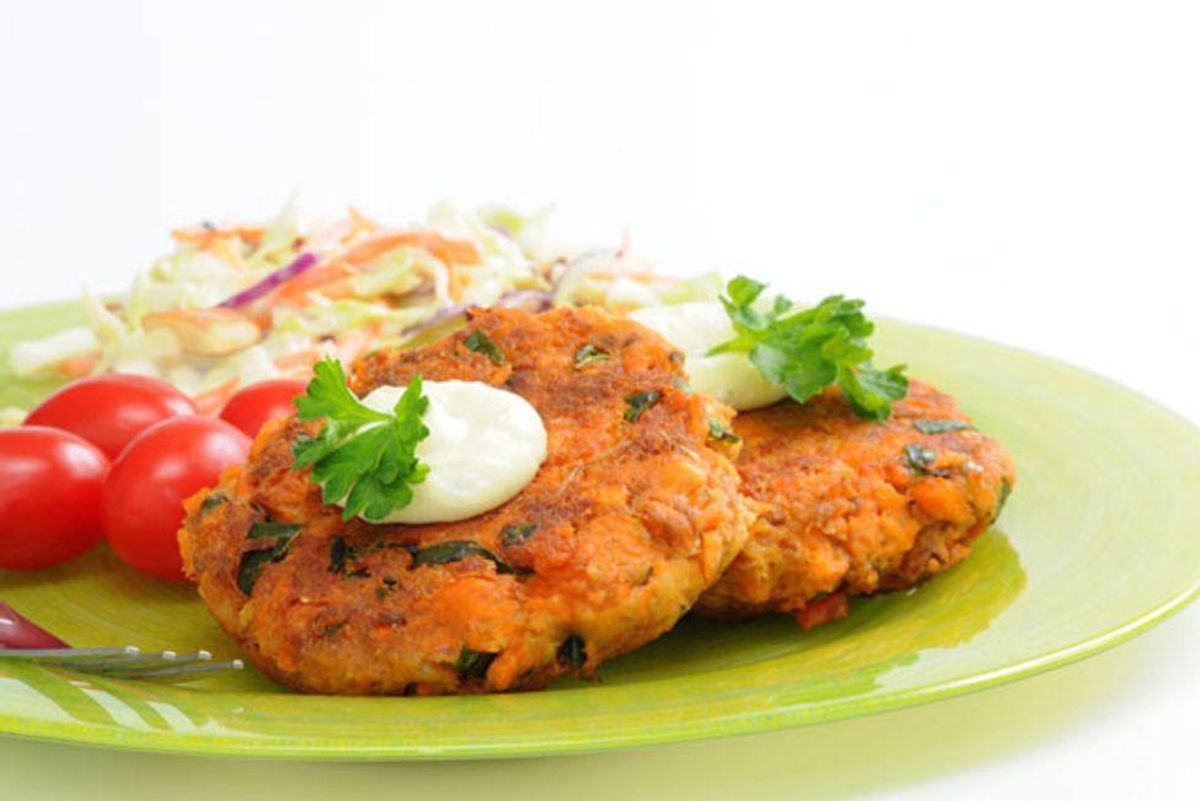 Salmon Cakes With Greek Yogurt Sauce