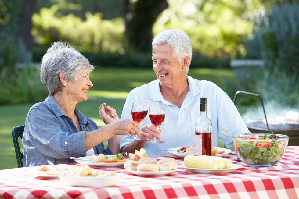 Study Links Moderate Drinking to Reduced Risk of Dementia