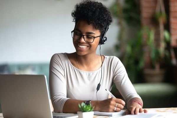 To Free Doctors From Computers, Far-Flung Scribes Are Now Taking Notes For Them