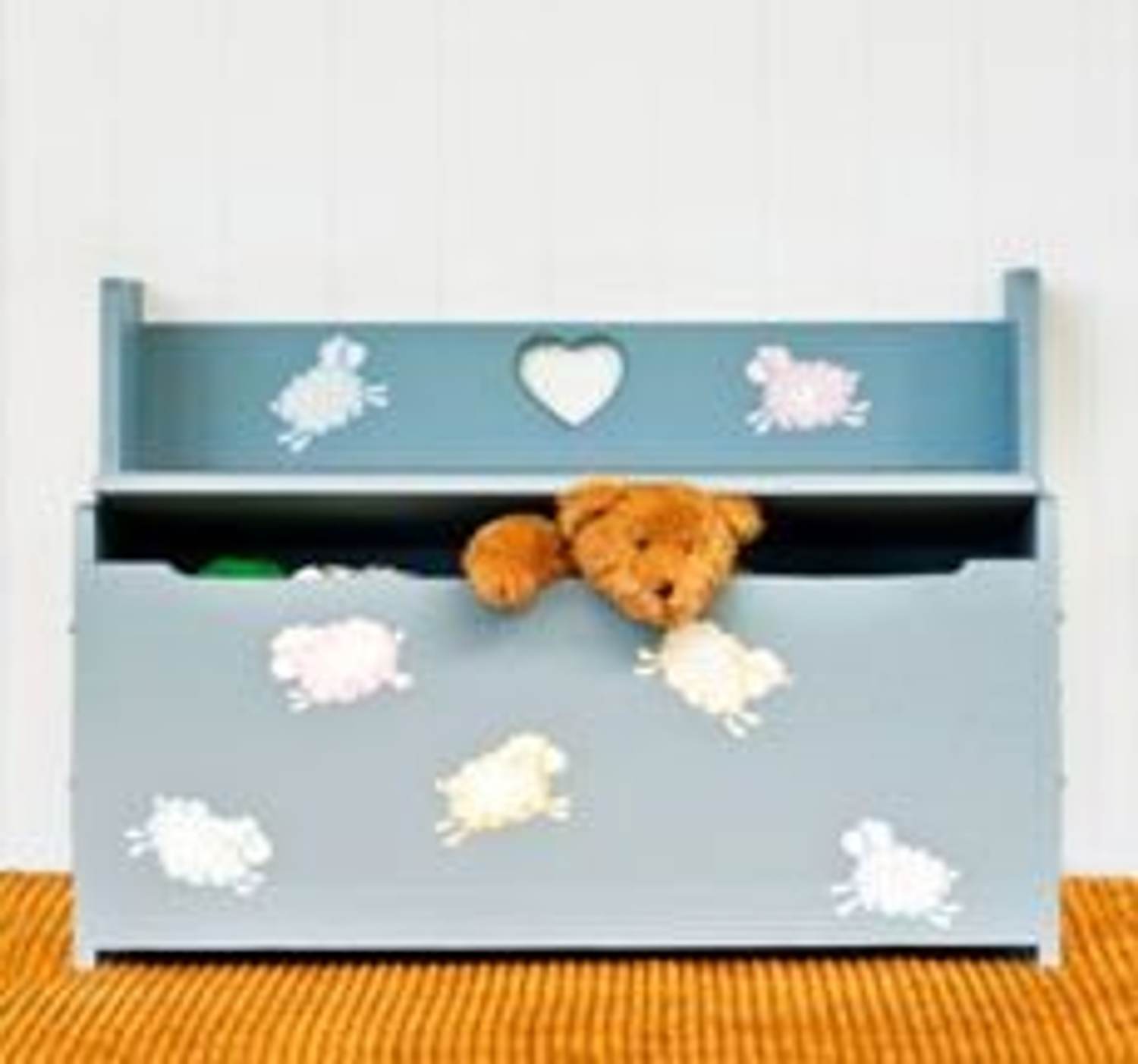 Safety Tip: 5 Things to Look For in a Toy Chest