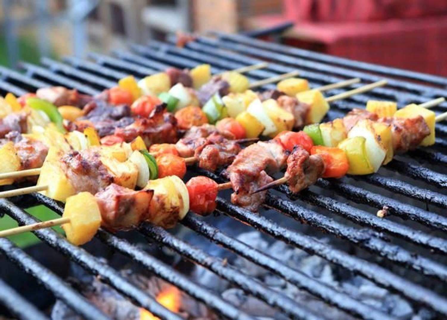 Healthy Summer Grilling: Minimize Dripping Fat and Rising Smoke
