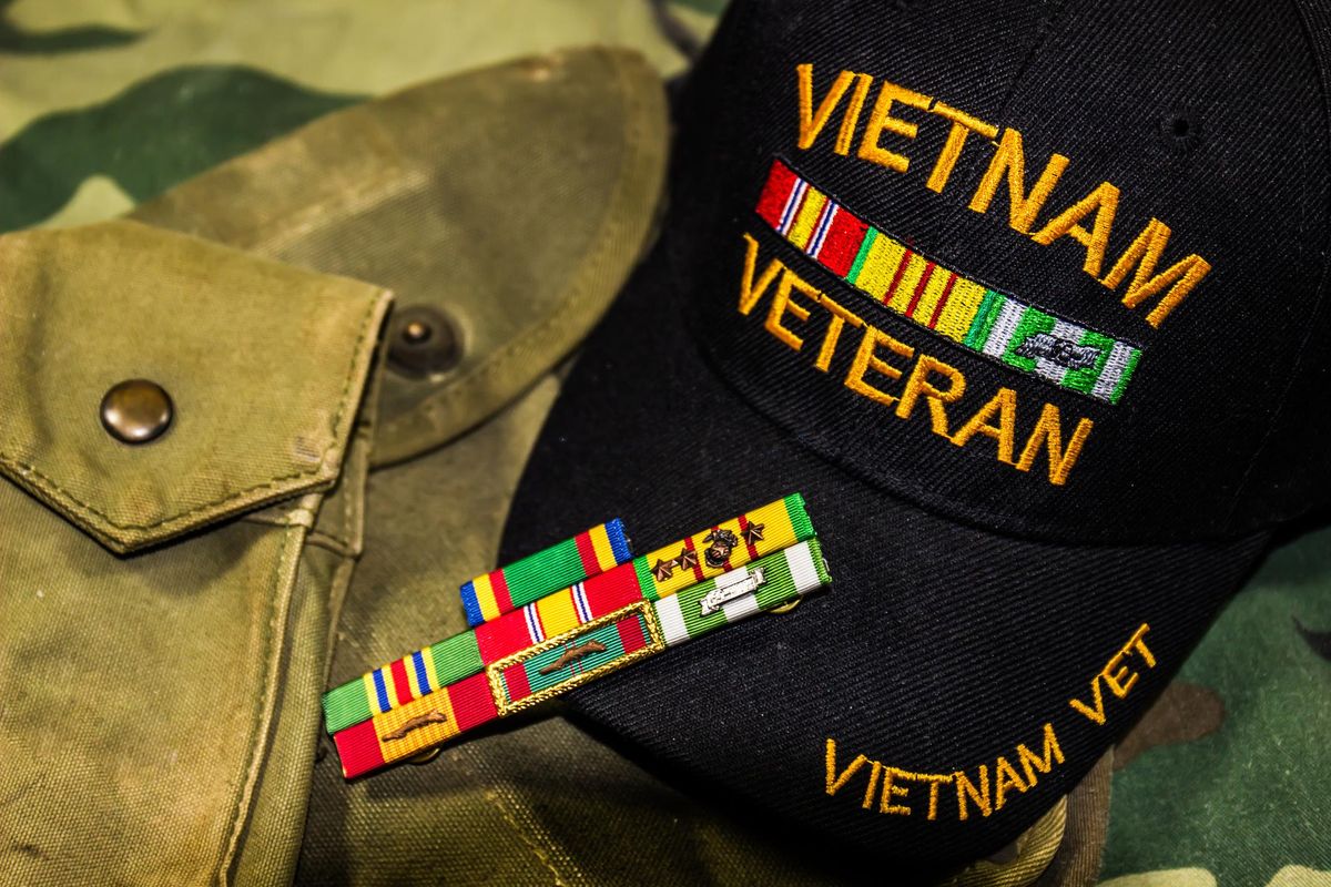 Vietnam Veterans Hat, Service Ribbons & Pouches