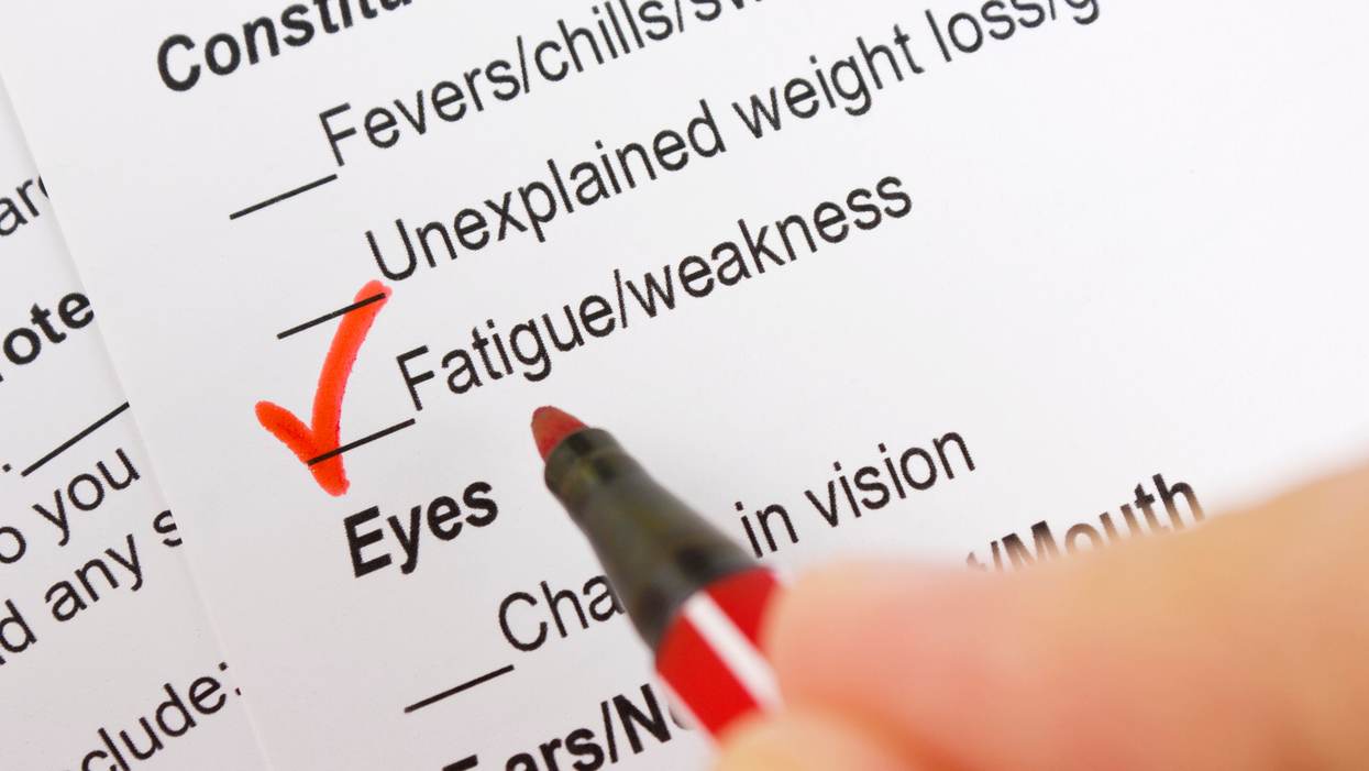 What are the symptoms of multiple sclerosis?