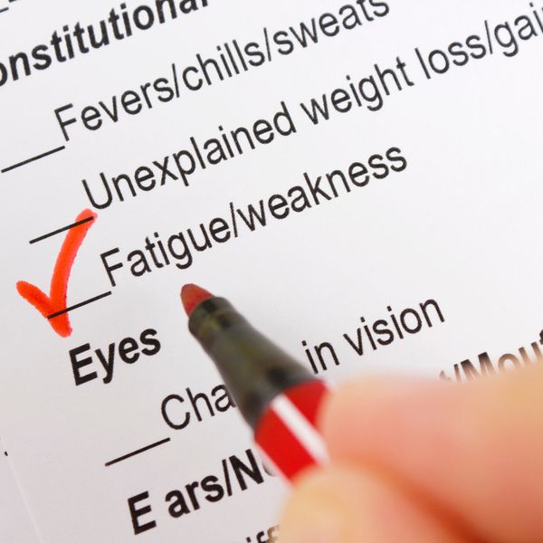 What are the symptoms of multiple sclerosis?